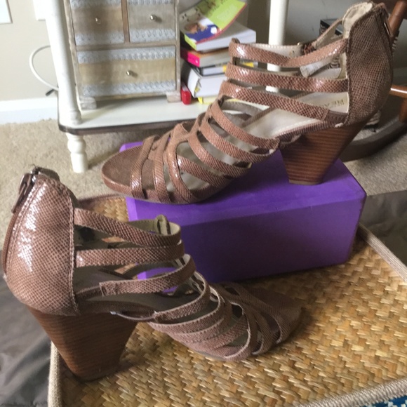 shoes - Picture 2 of 3